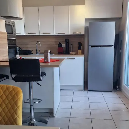 Beau Duplex Cap Camargue Piscine 4 Pers Terrasse Et Parking Dans Résidence Sécurisée Apartamento Le Grau-du-Roi